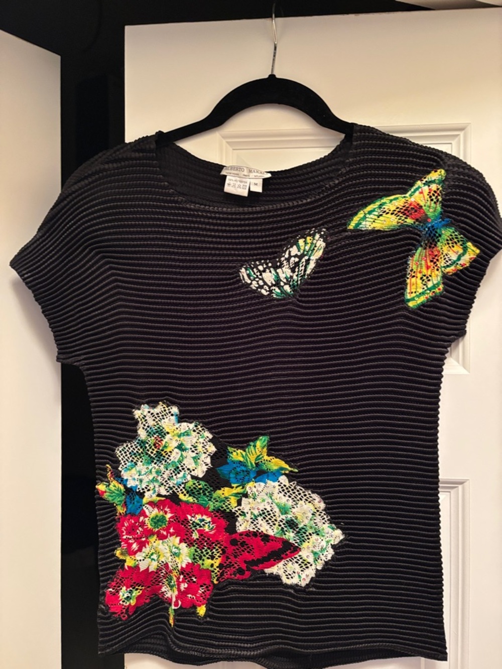 Alberto Makali Black Floral Appliqué Short Sleeve Top